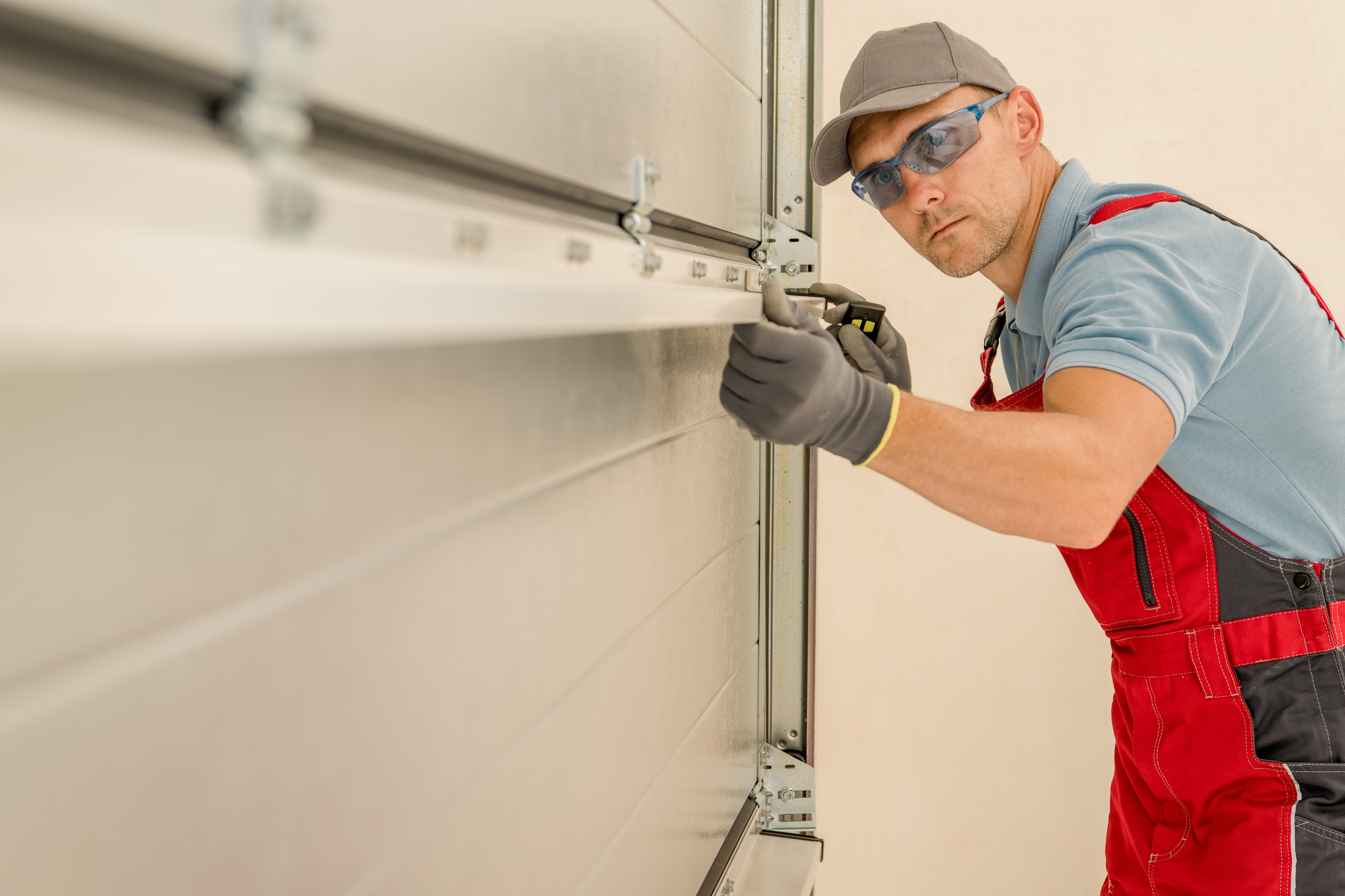 Super G&R Garage Door Repairs technician Calgary